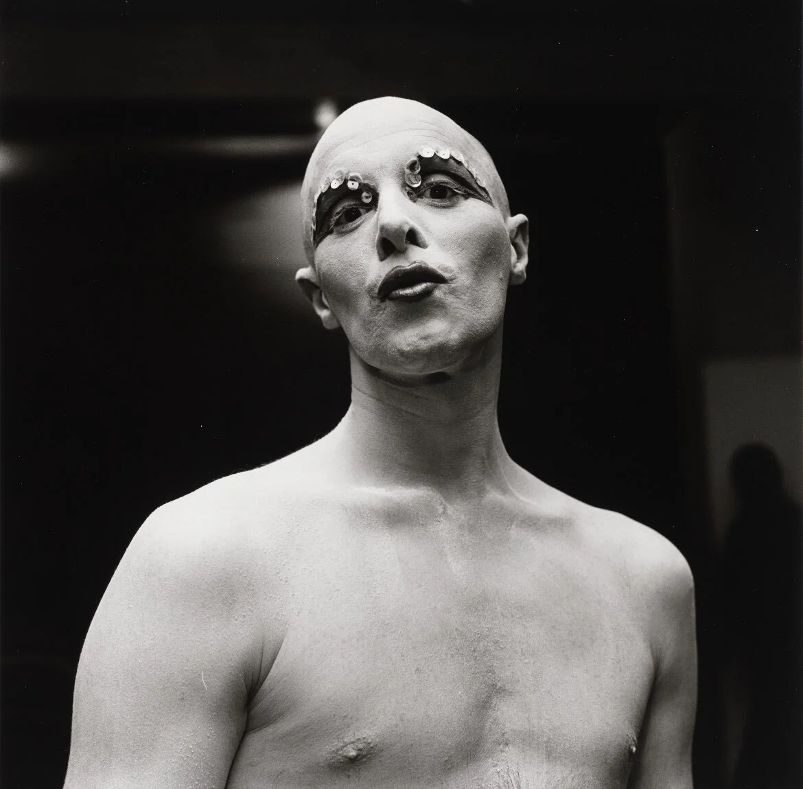 LARRY REE BACKSTAGE, 1973 © 1987 THE PETER HUJAR ARCHIVE LLC, COURTESY THE PETER HUJAR ARCHIVE AND MAUREEN PALEY, LONDON.